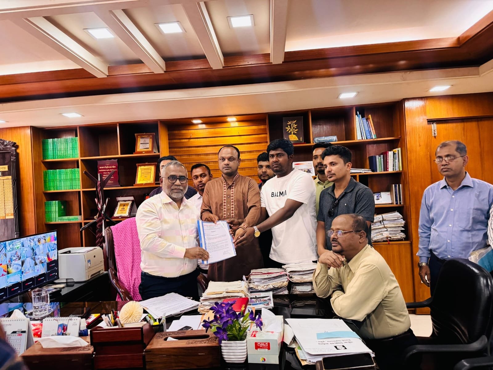 তিন দফা দাবিতে ইবি ছাত্রদলের স্মারকলিপি প্রদান